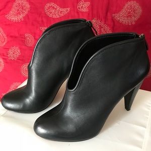 Vince Camuto Eckanna Black Shooties